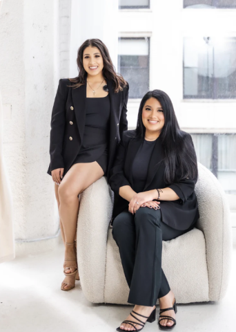 Co-owners Mayra Corona (left/izquierda) and Diana Martinez (right/derecho)