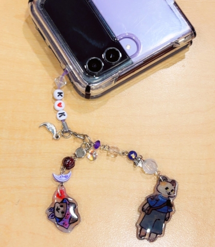 Example phone charm with 2 cat shrink charms and bead accessories